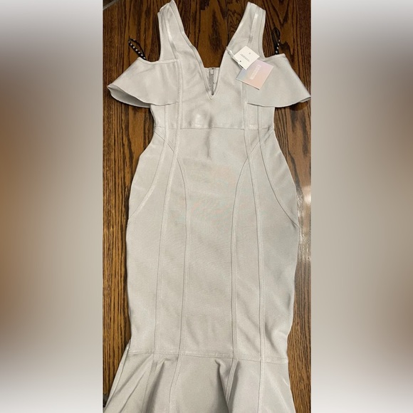 Misguided Cold Shoulder Luxe Bandage dress peplum hem & Plunging Neckline Sz:2 - Picture 7 of 12